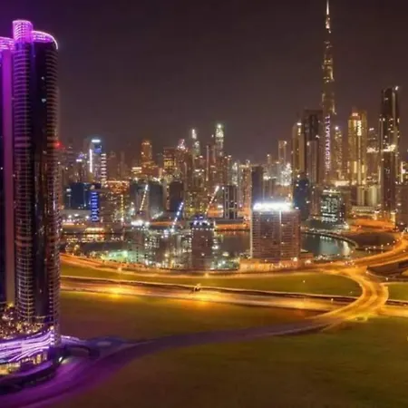 Spacious 1Br Apartment In Damac Paramount Towers Bb Dubai Esterno foto