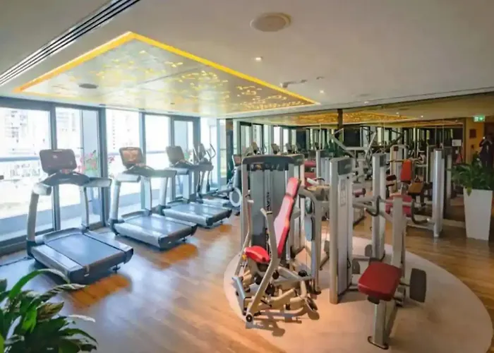 Spacious 1Br Apartment In Damac Paramount Towers Bb